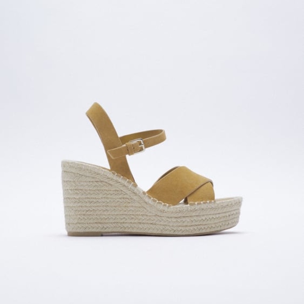 NWT, SPLIT LEATHER JUTE WEDGES Sandy Brown, 9